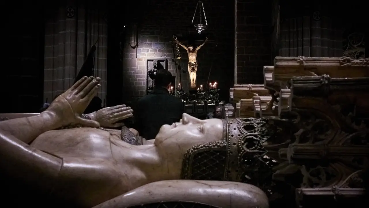 Traslado del paso del Cristo Alzado a la Catedral de Pamplona a cargo de la Hermandad de la Pasi&oacute;n del Se&ntilde;or como motivo del comienzo de la Cuaresma en el Mi&eacute;rcoles de Ceniza de 2026. I&Ntilde;IGO ALZUGARAY