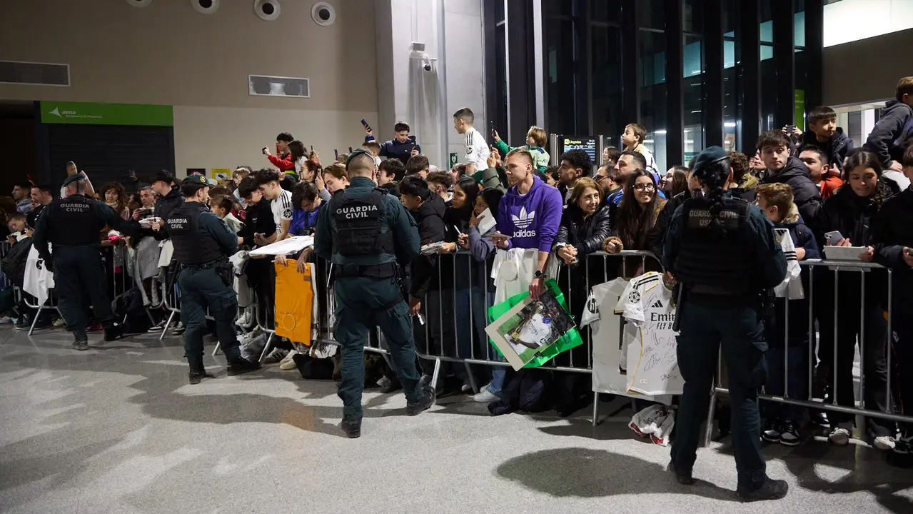 Llegada de la plantilla del Real Madrid al aeropuerto de Noain para jugar ma&ntilde;ana contra Osasuna en el estadio de El Sadar. I&Ntilde;IGO ALZUGARAY