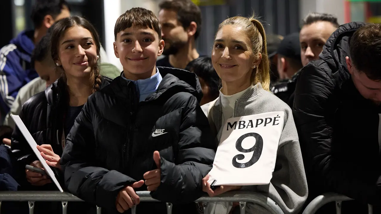 Llegada de la plantilla del Real Madrid al aeropuerto de Noain para jugar ma&ntilde;ana contra Osasuna en el estadio de El Sadar. I&Ntilde;IGO ALZUGARAY