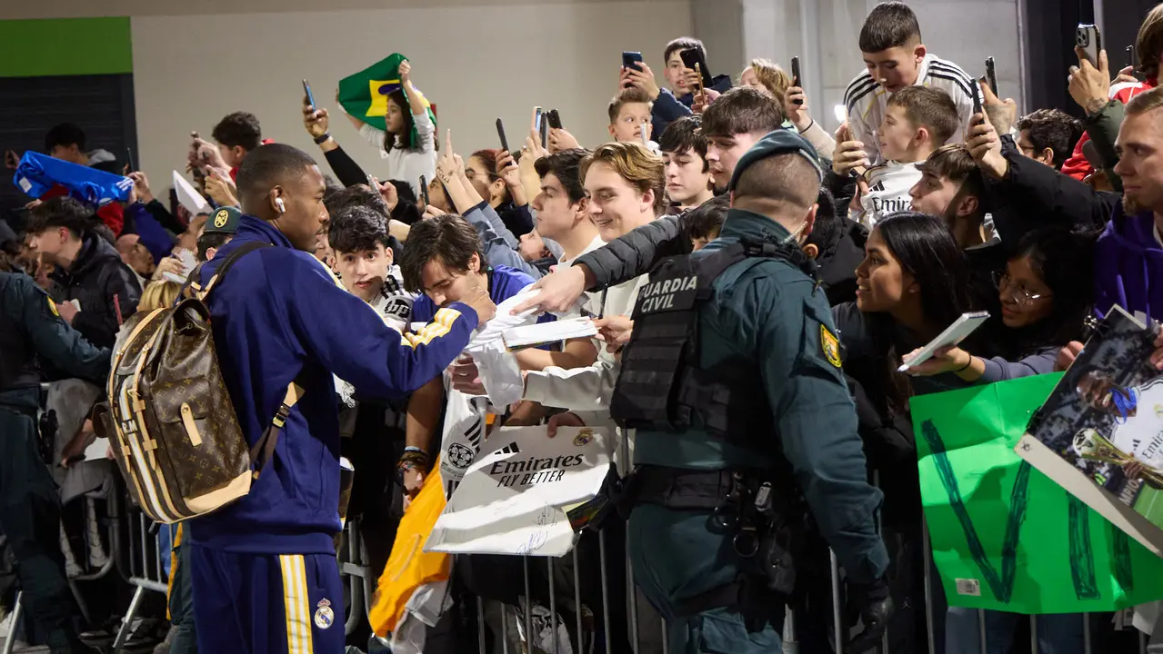 Llegada de la plantilla del Real Madrid al aeropuerto de Noain para jugar ma&ntilde;ana contra Osasuna en el estadio de El Sadar. I&Ntilde;IGO ALZUGARAY