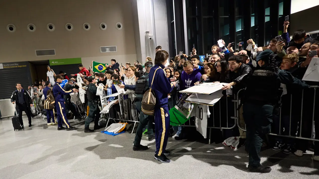Llegada de la plantilla del Real Madrid al aeropuerto de Noain para jugar ma&ntilde;ana contra Osasuna en el estadio de El Sadar. I&Ntilde;IGO ALZUGARAY