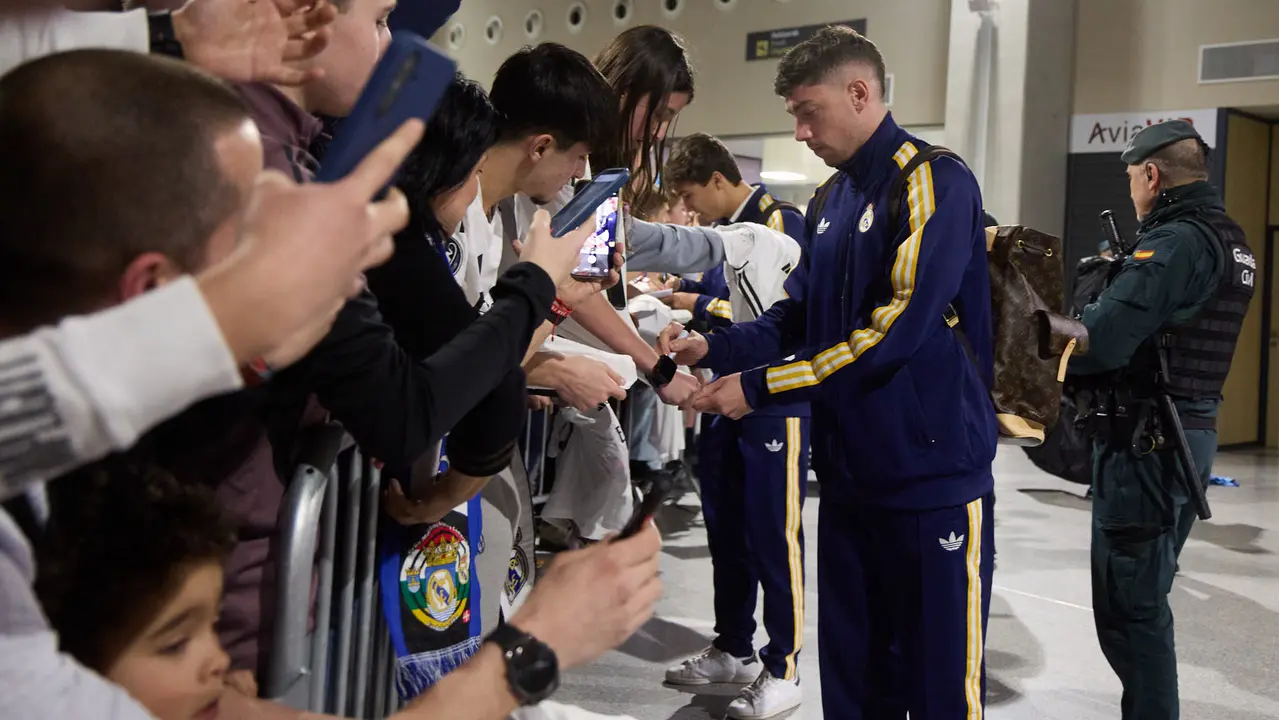 Llegada de la plantilla del Real Madrid al aeropuerto de Noain para jugar ma&ntilde;ana contra Osasuna en el estadio de El Sadar. I&Ntilde;IGO ALZUGARAY