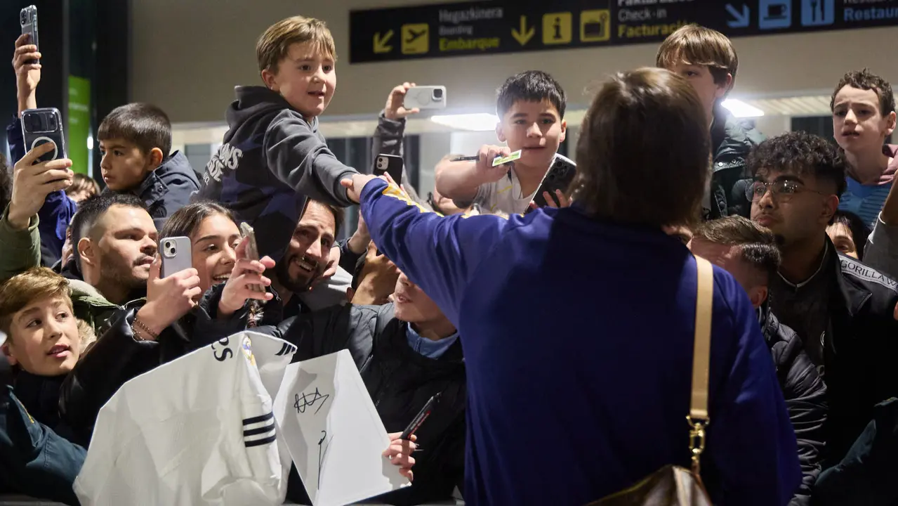 Llegada de la plantilla del Real Madrid al aeropuerto de Noain para jugar ma&ntilde;ana contra Osasuna en el estadio de El Sadar. I&Ntilde;IGO ALZUGARAY