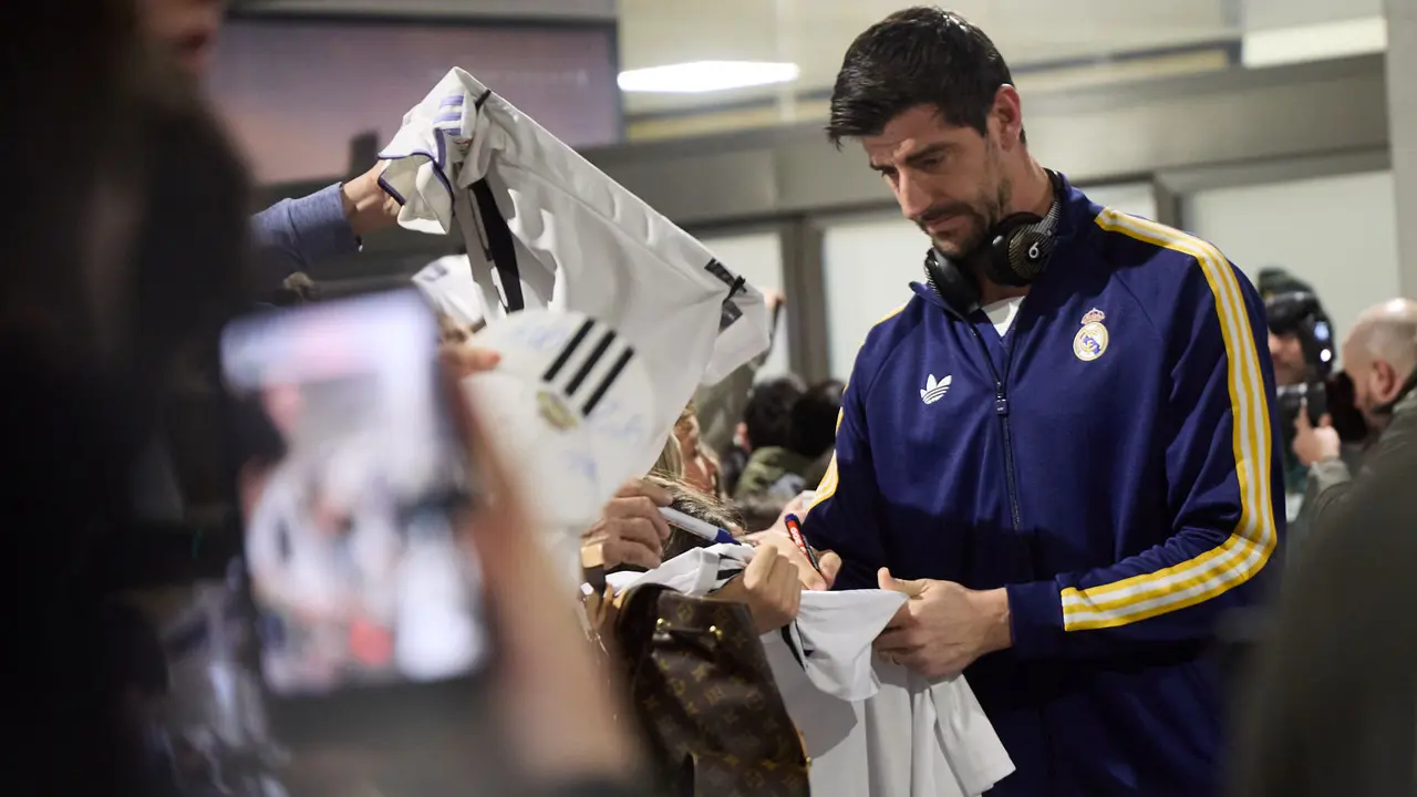 Llegada de la plantilla del Real Madrid al aeropuerto de Noain para jugar ma&ntilde;ana contra Osasuna en el estadio de El Sadar. I&Ntilde;IGO ALZUGARAY