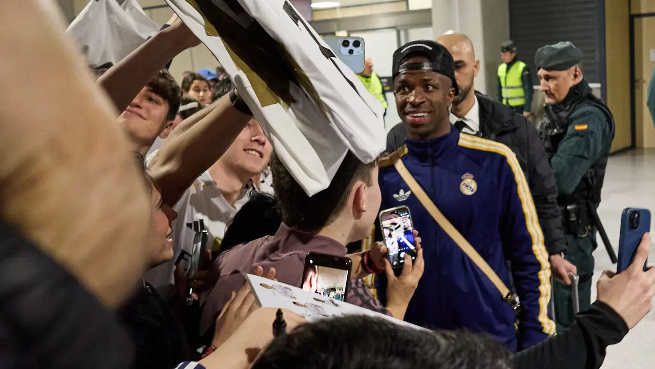 Llegada de la plantilla del Real Madrid al aeropuerto de Noain para jugar ma&ntilde;ana contra Osasuna en el estadio de El Sadar. I&Ntilde;IGO ALZUGARAY