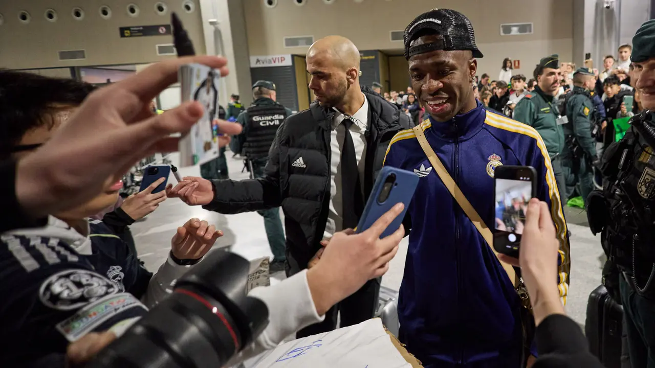 Llegada de la plantilla del Real Madrid al aeropuerto de Noain para jugar ma&ntilde;ana contra Osasuna en el estadio de El Sadar. I&Ntilde;IGO ALZUGARAY