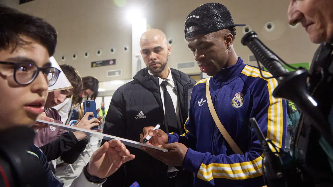Llegada de la plantilla del Real Madrid al aeropuerto de Noain para jugar ma&ntilde;ana contra Osasuna en el estadio de El Sadar. I&Ntilde;IGO ALZUGARAY