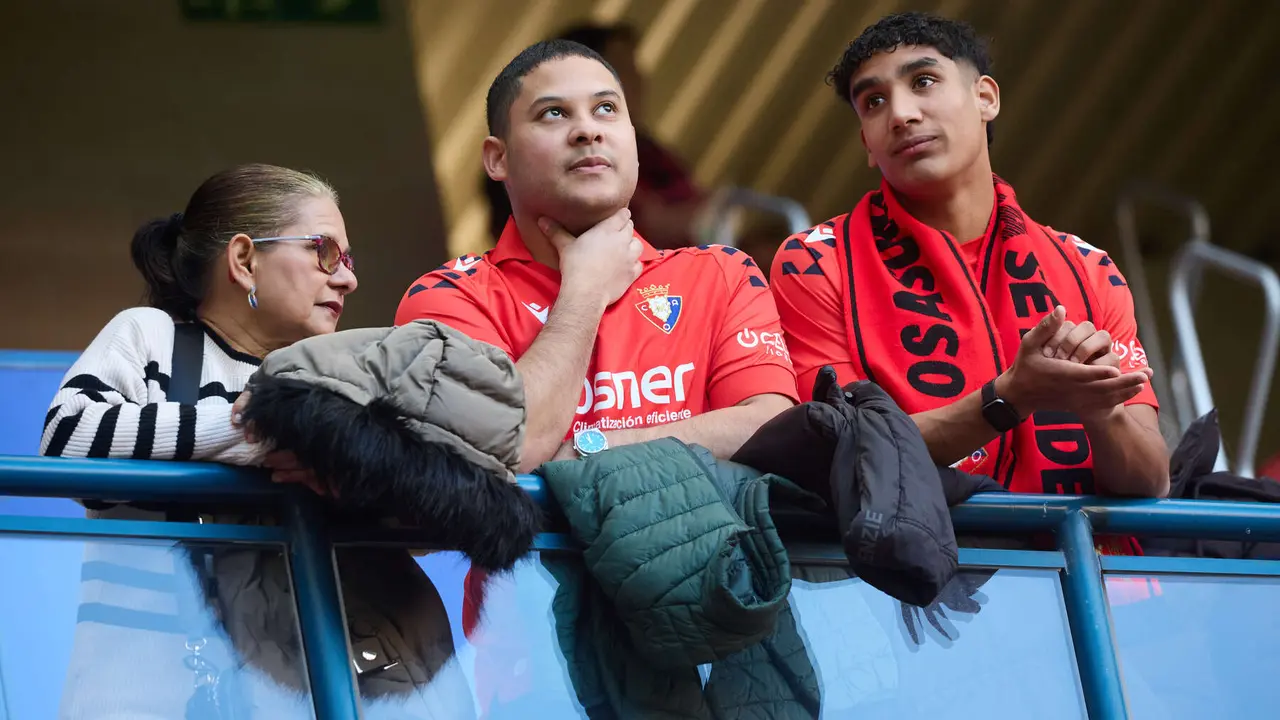 La grada del estadio de El Sadar durante el partido de La Liga EA Sports entre CA Osasuna y Real Madrid CF disputado en Pamplona. I&Ntilde;IGO ALZUGARAY