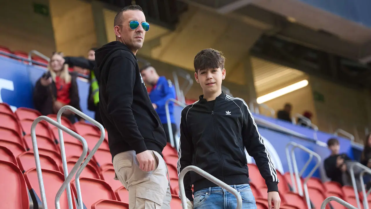 La grada del estadio de El Sadar durante el partido de La Liga EA Sports entre CA Osasuna y Real Madrid CF disputado en Pamplona. I&Ntilde;IGO ALZUGARAY
