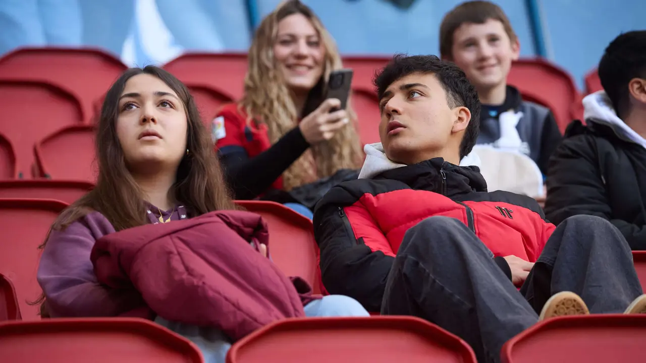 La grada del estadio de El Sadar durante el partido de La Liga EA Sports entre CA Osasuna y Real Madrid CF disputado en Pamplona. I&Ntilde;IGO ALZUGARAY
