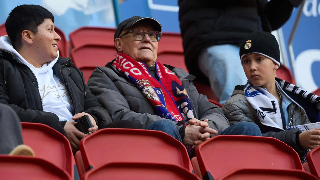 La grada del estadio de El Sadar durante el partido de La Liga EA Sports entre CA Osasuna y Real Madrid CF disputado en Pamplona. I&Ntilde;IGO ALZUGARAY