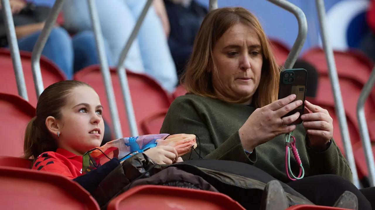 La grada del estadio de El Sadar durante el partido de La Liga EA Sports entre CA Osasuna y Real Madrid CF disputado en Pamplona. I&Ntilde;IGO ALZUGARAY
