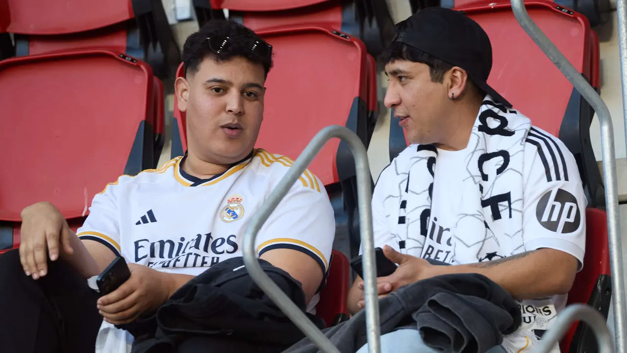 La grada del estadio de El Sadar durante el partido de La Liga EA Sports entre CA Osasuna y Real Madrid CF disputado en Pamplona. I&Ntilde;IGO ALZUGARAY