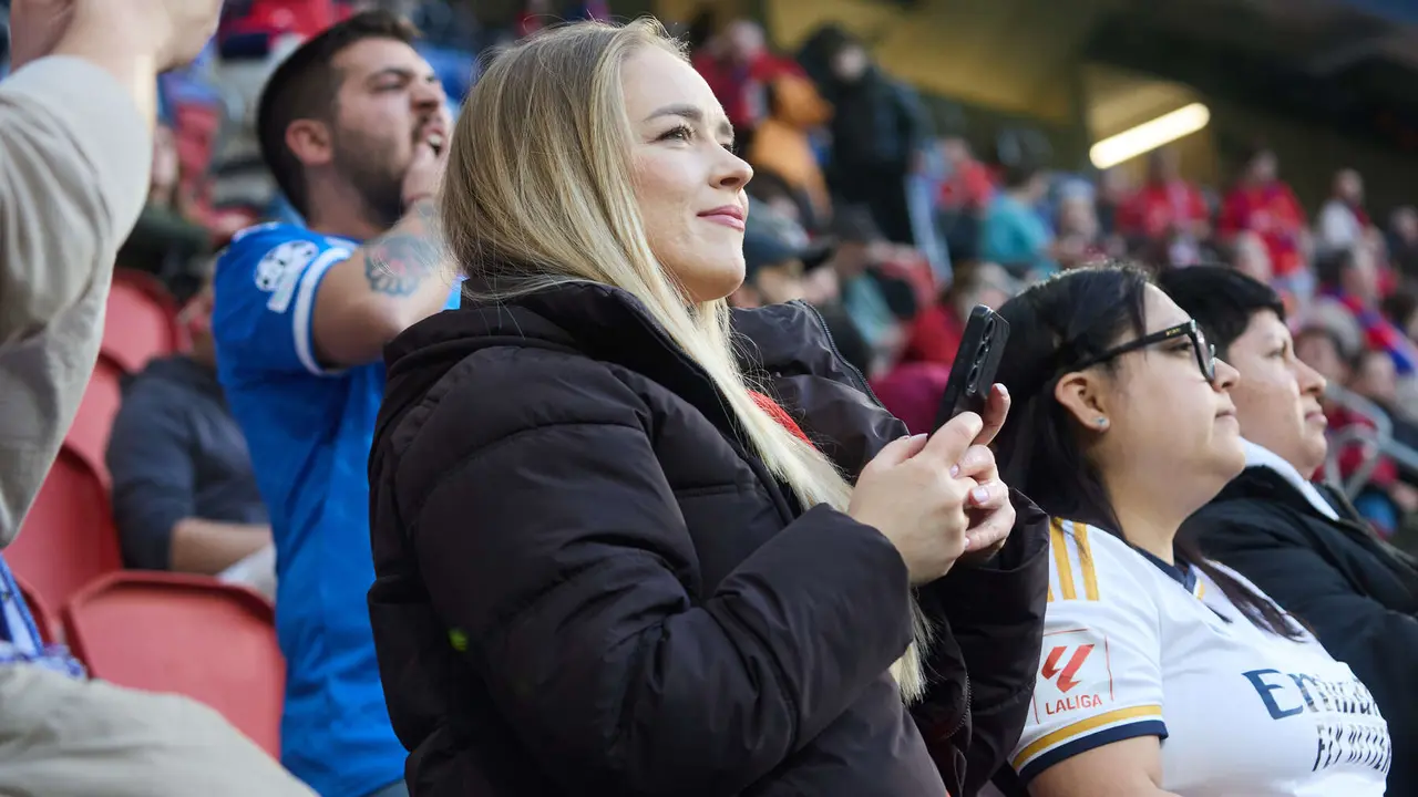 La grada del estadio de El Sadar durante el partido de La Liga EA Sports entre CA Osasuna y Real Madrid CF disputado en Pamplona. I&Ntilde;IGO ALZUGARAY