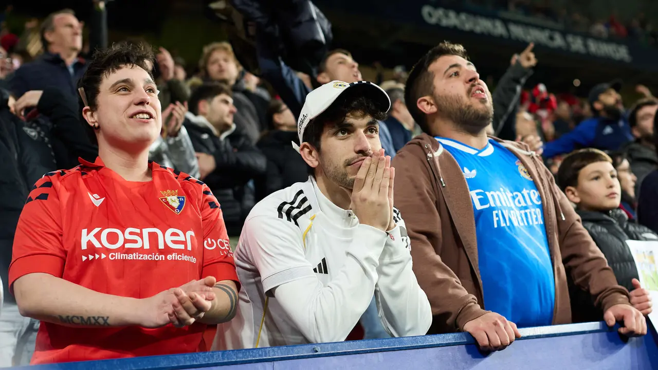 La grada del estadio de El Sadar durante el partido de La Liga EA Sports entre CA Osasuna y Real Madrid CF disputado en Pamplona. I&Ntilde;IGO ALZUGARAY