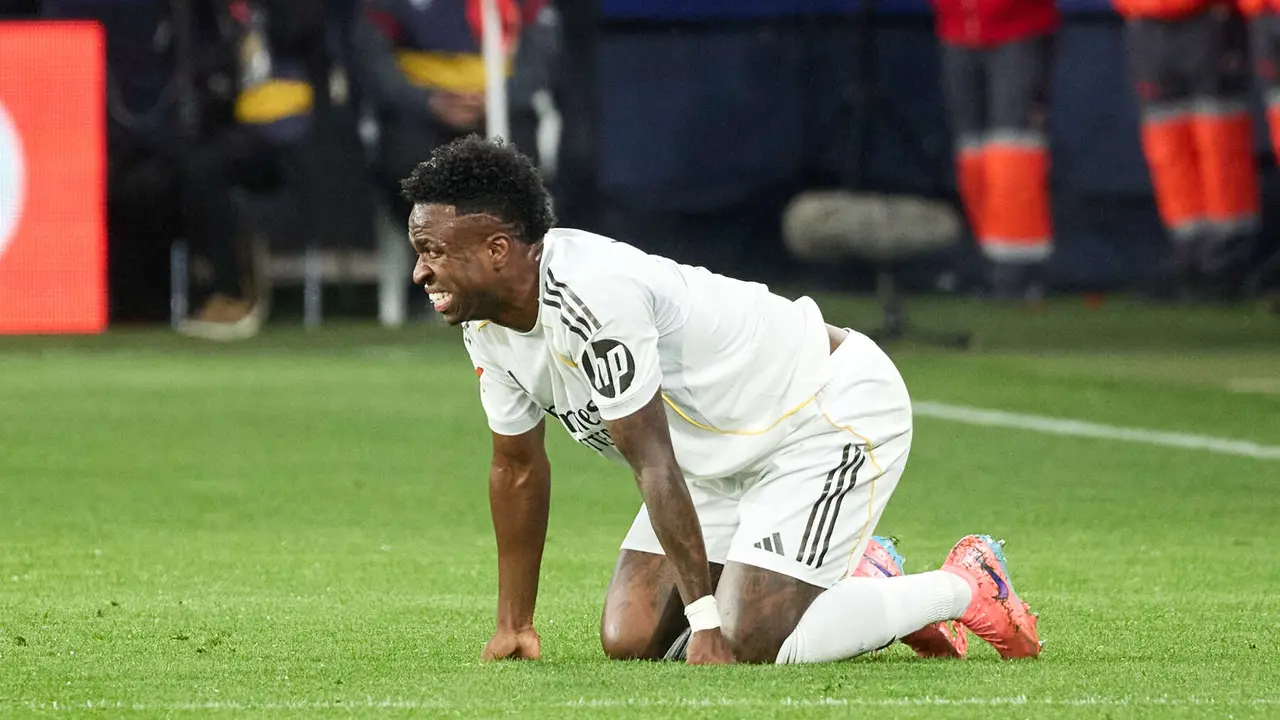 Vin&iacute;cius J&uacute;nior (7. Real Madrid CF) durante el partido de La Liga EA Sports entre CA Osasuna y Real Madrid CF disputado en el estadio de El Sadar en Pamplona. I&Ntilde;IGO ALZUGARAY