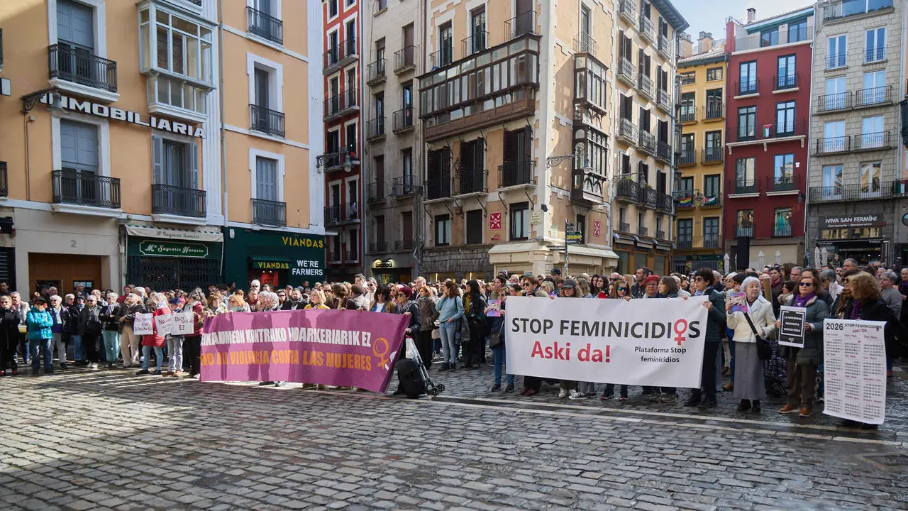 Concentraci&oacute;n en repulsa al asesinato machista de Tatiana Rodr&iacute;guez del pasado viernes en Sarriguren. I&Ntilde;IGO ALZUGARAY