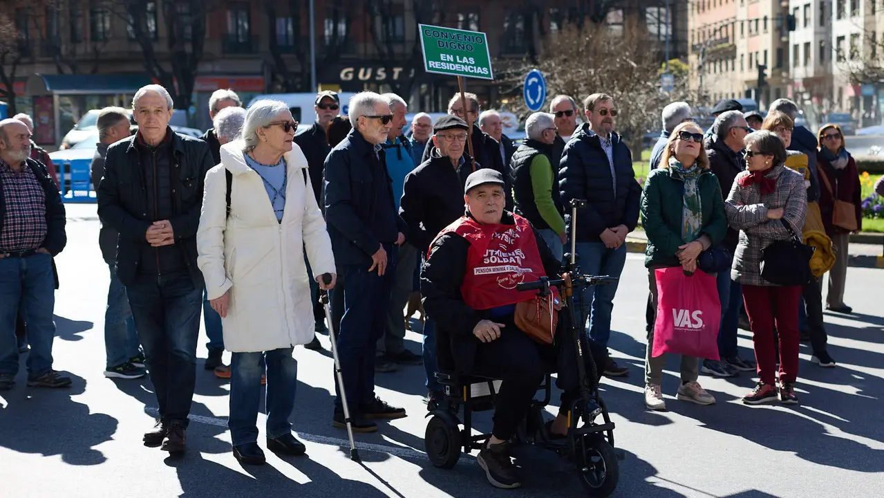 Manifestaci&oacute;n del Movimiento Pensionista para exigir la revalorizaci&oacute;n autom&aacute;tica conforme al IPC y rechazar la utilizaci&oacute;n partidista de las pensiones por parte de los grupos pol&iacute;ticos. I&Ntilde;IGO ALZUGARAY