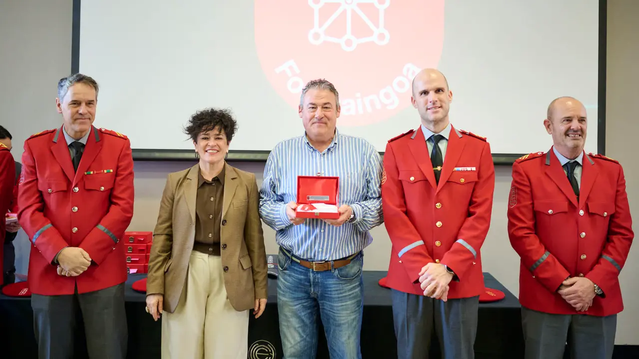 Homenaje a los agentes jubilados dentro de la semana del patr&oacute;n de la Polic&iacute;a Foral. PABLO LASAOSA