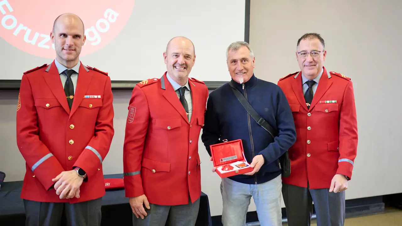 Homenaje a los agentes jubilados dentro de la semana del patr&oacute;n de la Polic&iacute;a Foral. PABLO LASAOSA