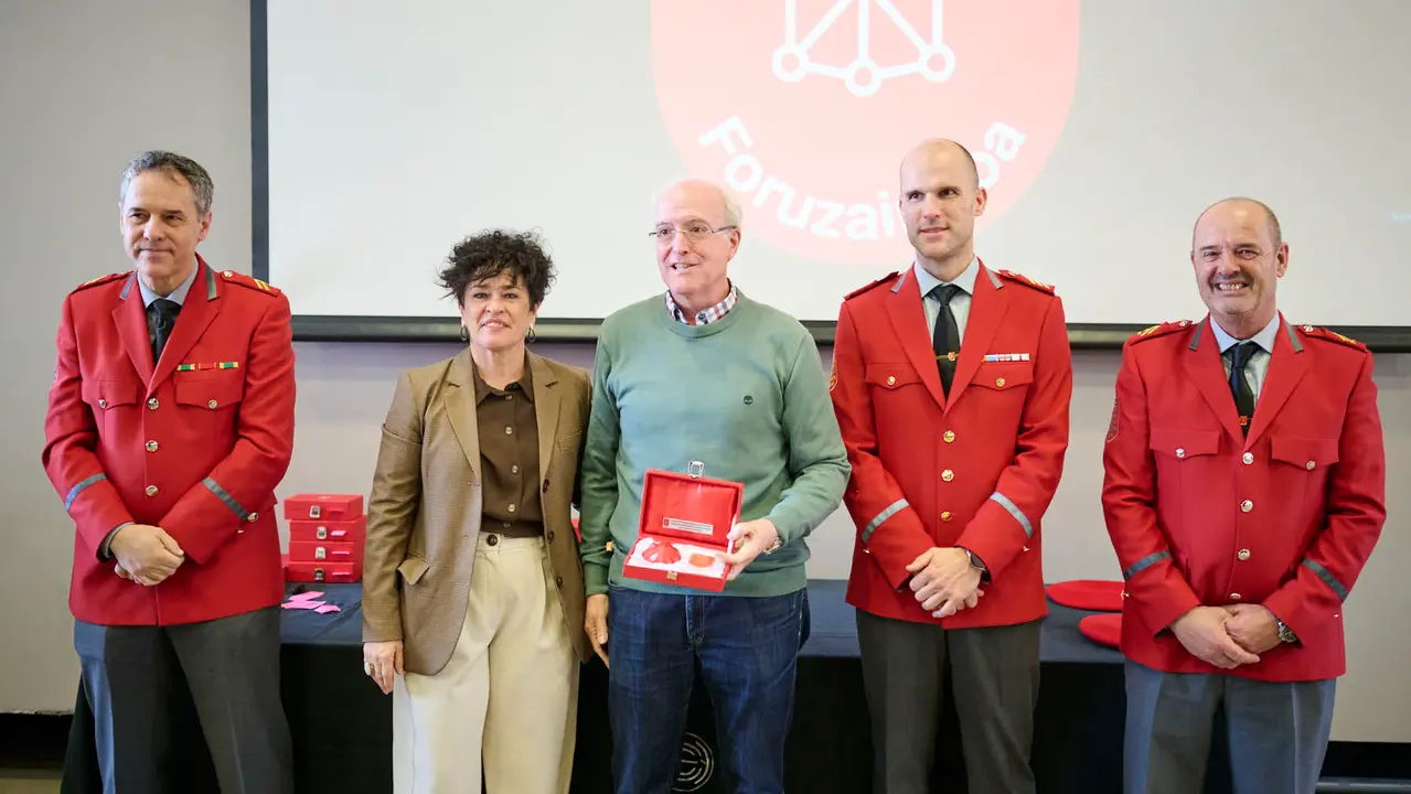 Homenaje a los agentes jubilados dentro de la semana del patr&oacute;n de la Polic&iacute;a Foral. PABLO LASAOSA