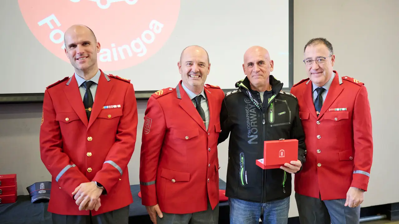 Homenaje a los agentes jubilados dentro de la semana del patr&oacute;n de la Polic&iacute;a Foral. PABLO LASAOSA