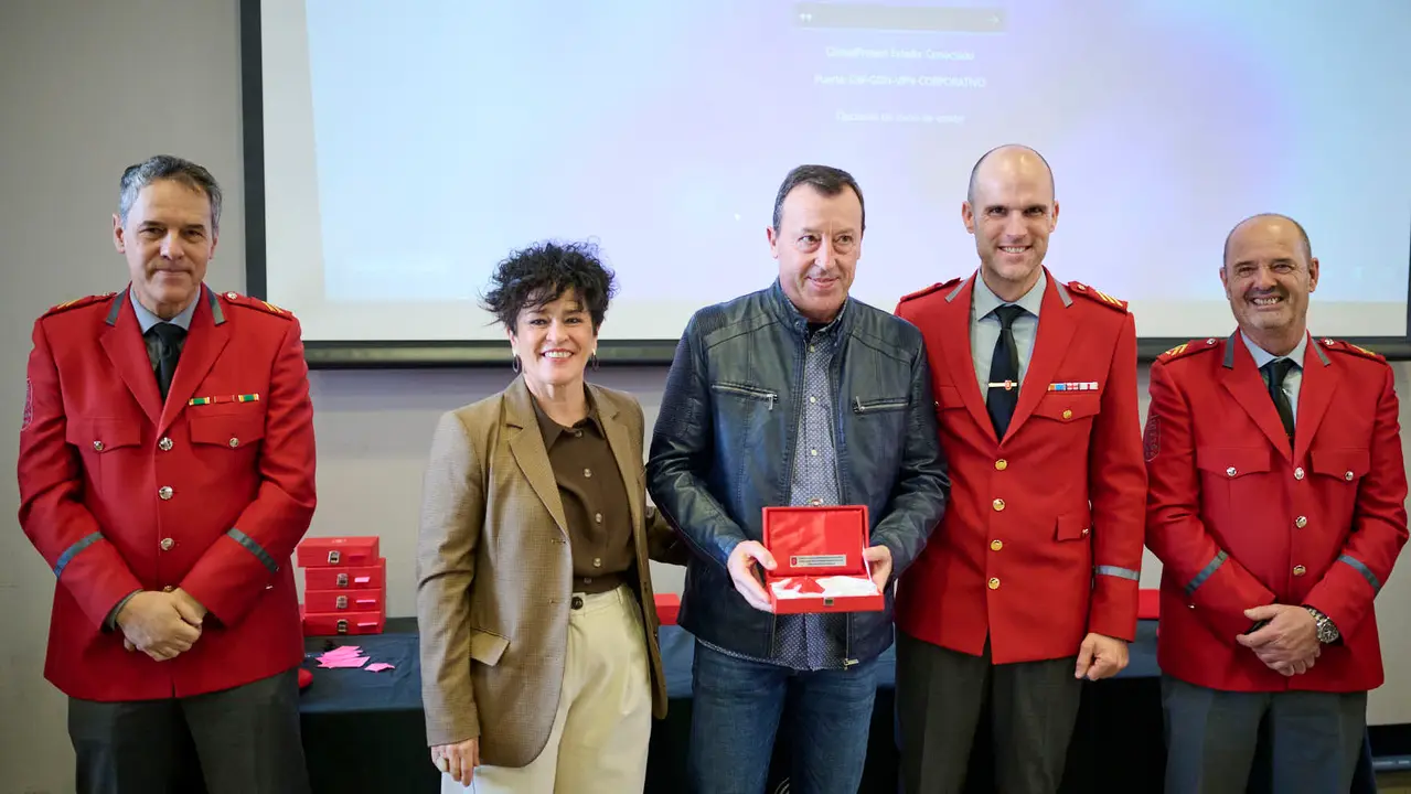 Homenaje a los agentes jubilados dentro de la semana del patr&oacute;n de la Polic&iacute;a Foral. PABLO LASAOSA