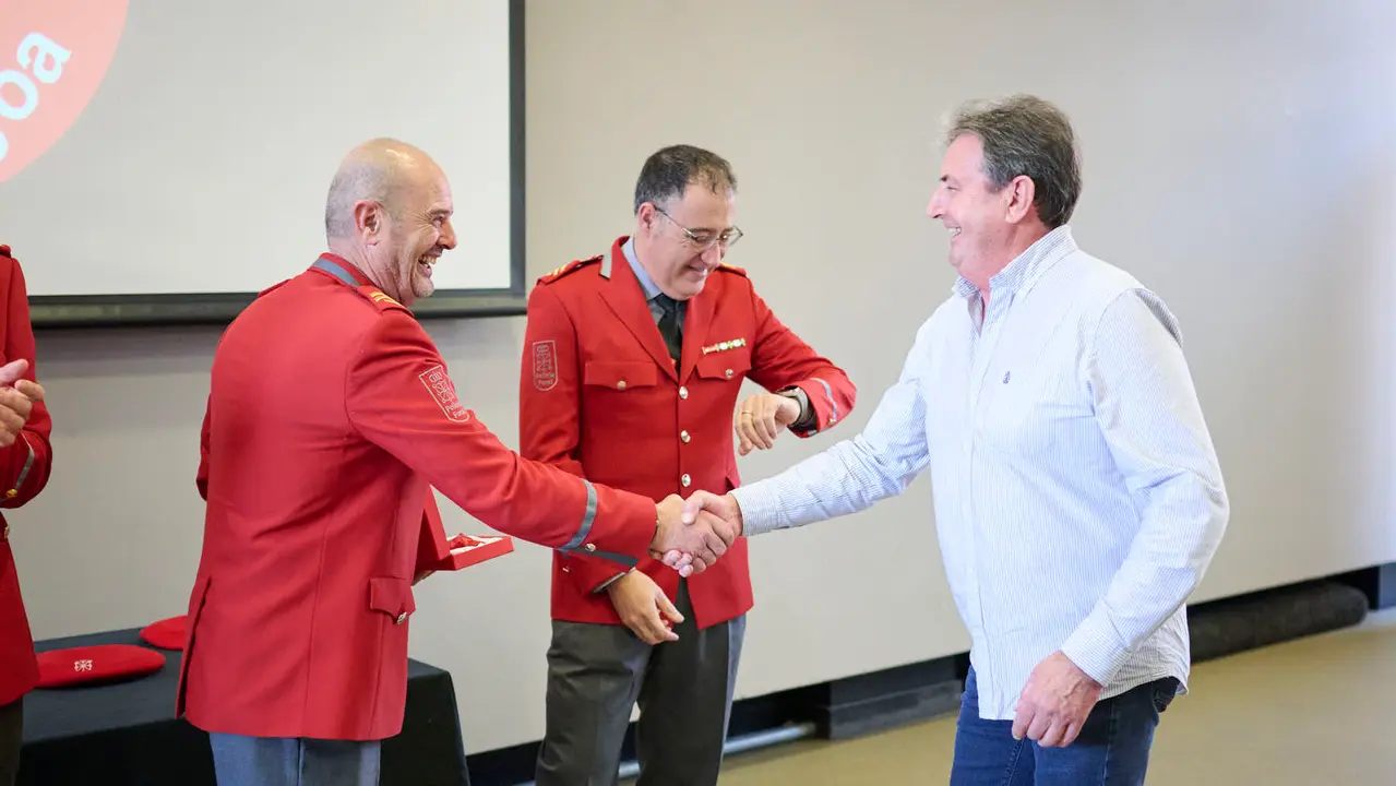 Homenaje a los agentes jubilados dentro de la semana del patr&oacute;n de la Polic&iacute;a Foral. PABLO LASAOSA