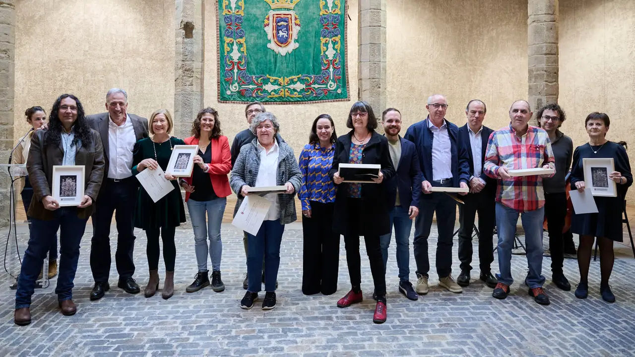El Ayuntamiento de Pamplona homenajea al personal municipal jubilado durante 2025. PABLO LASAOSA