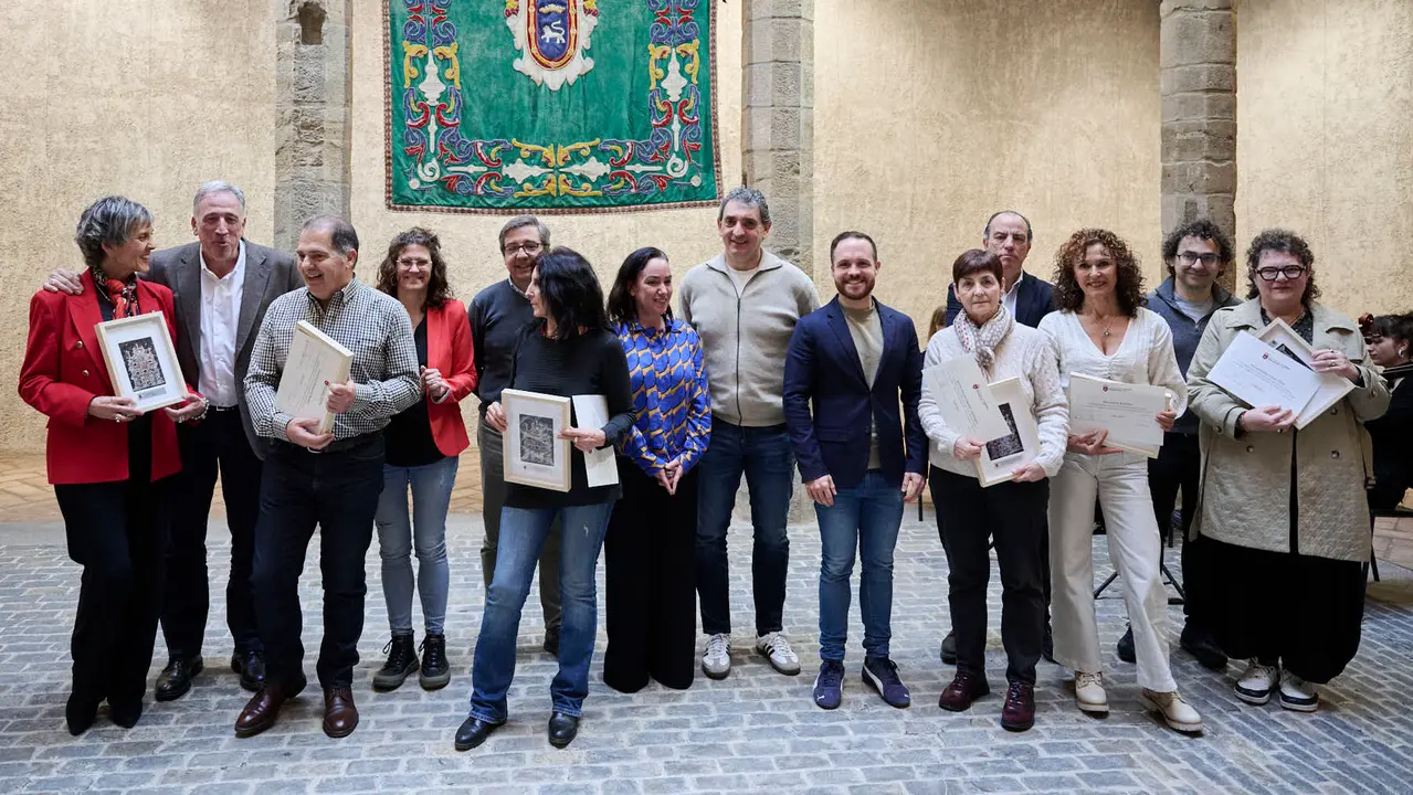 El Ayuntamiento de Pamplona homenajea al personal municipal jubilado durante 2025. PABLO LASAOSA