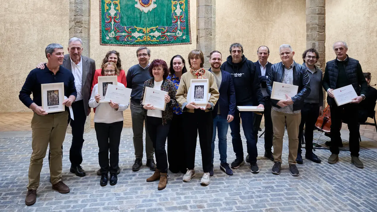El Ayuntamiento de Pamplona homenajea al personal municipal jubilado durante 2025. PABLO LASAOSA