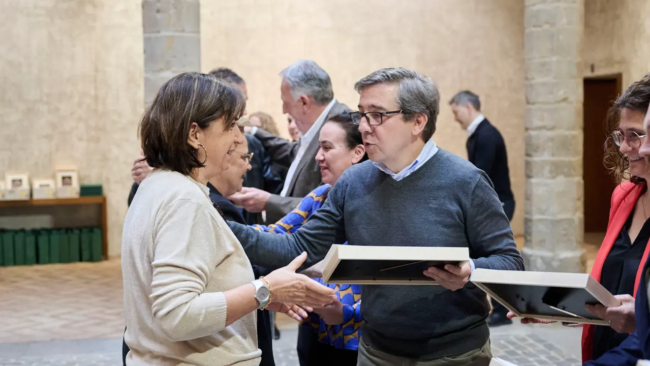 El Ayuntamiento de Pamplona homenajea al personal municipal jubilado durante 2025. PABLO LASAOSA