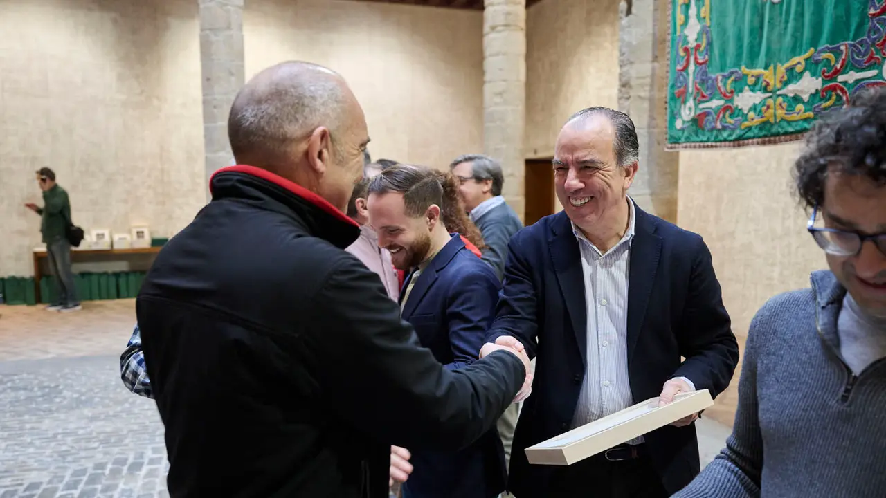 El Ayuntamiento de Pamplona homenajea al personal municipal jubilado durante 2025. PABLO LASAOSA