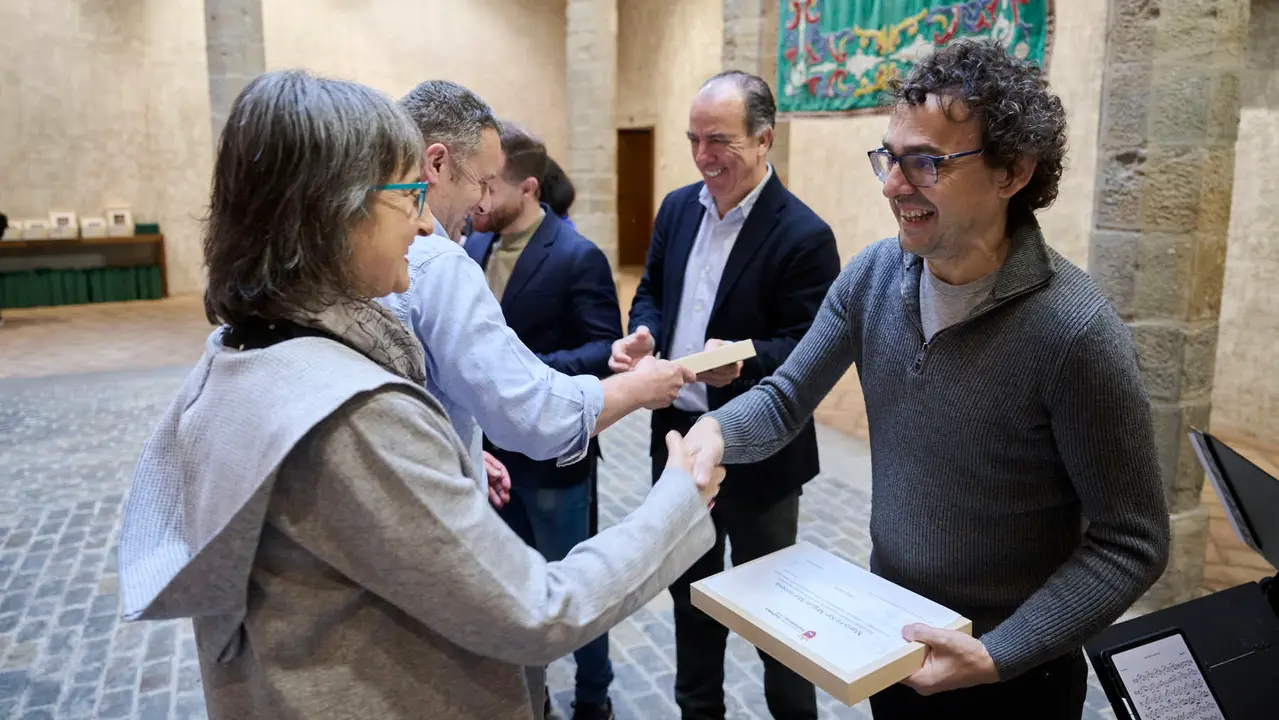 El Ayuntamiento de Pamplona homenajea al personal municipal jubilado durante 2025. PABLO LASAOSA