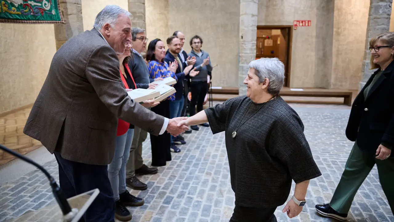 El Ayuntamiento de Pamplona homenajea al personal municipal jubilado durante 2025. PABLO LASAOSA