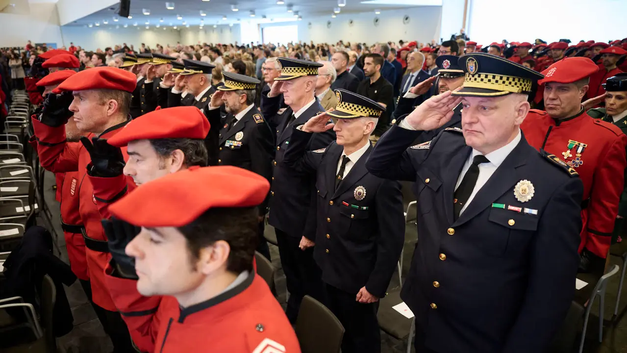 La presidenta de Navarra, Mar&iacute;a Chivite, preside el acto central del d&iacute;a del patr&oacute;n de la Polic&iacute;a Foral. PABLO LASAOSA