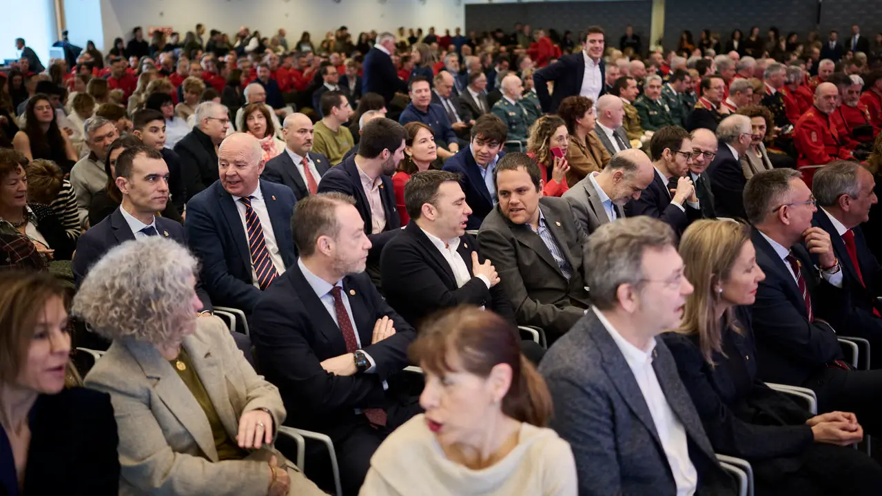 La presidenta de Navarra, Mar&iacute;a Chivite, preside el acto central del d&iacute;a del patr&oacute;n de la Polic&iacute;a Foral. PABLO LASAOSA