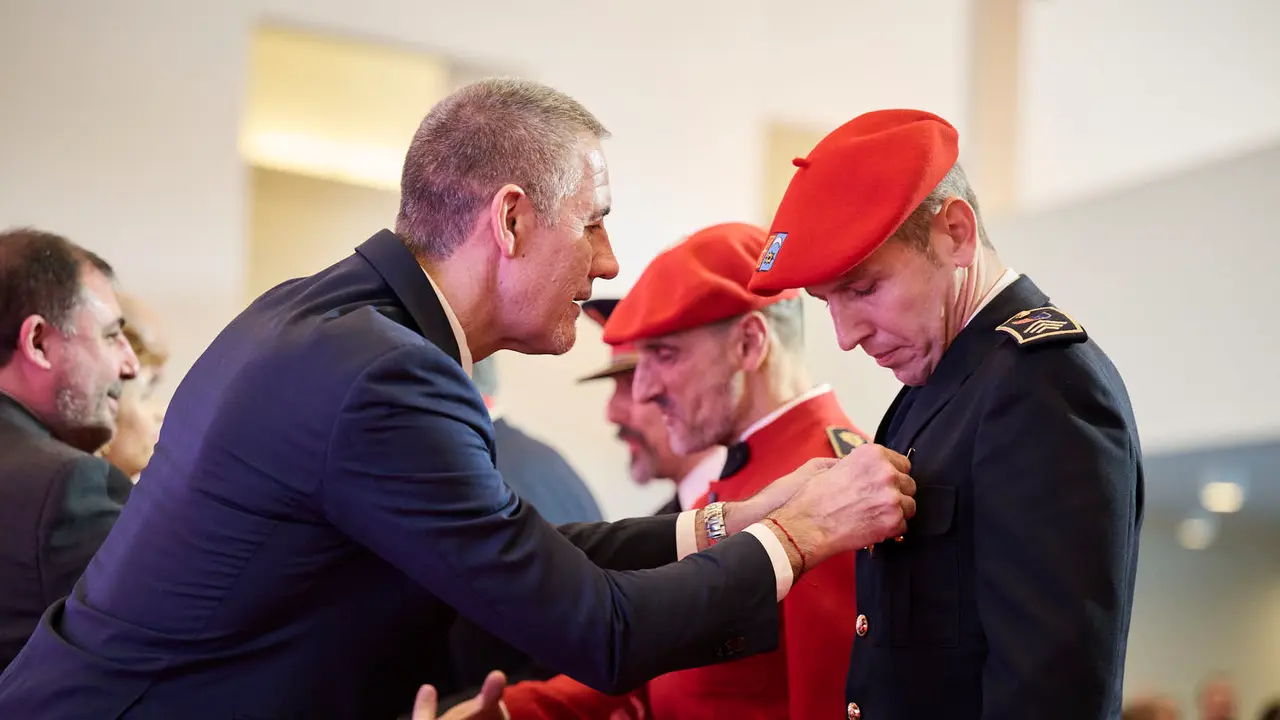 La presidenta de Navarra, Mar&iacute;a Chivite, preside el acto central del d&iacute;a del patr&oacute;n de la Polic&iacute;a Foral. PABLO LASAOSA