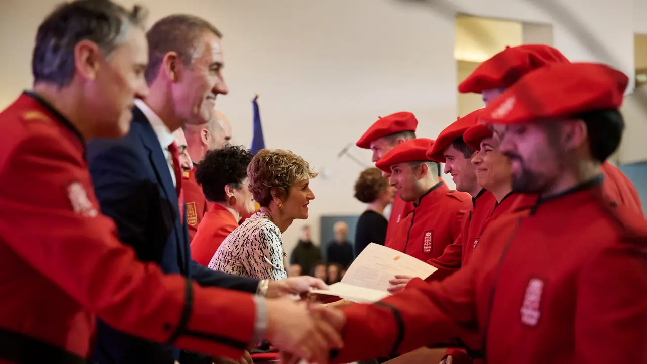 La presidenta de Navarra, Mar&iacute;a Chivite, preside el acto central del d&iacute;a del patr&oacute;n de la Polic&iacute;a Foral. PABLO LASAOSA