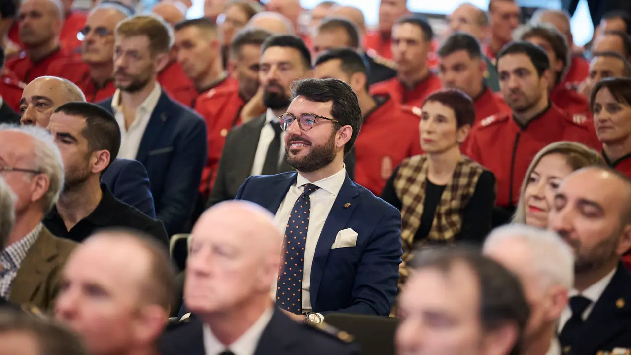 La presidenta de Navarra, Mar&iacute;a Chivite, preside el acto central del d&iacute;a del patr&oacute;n de la Polic&iacute;a Foral. PABLO LASAOSA
