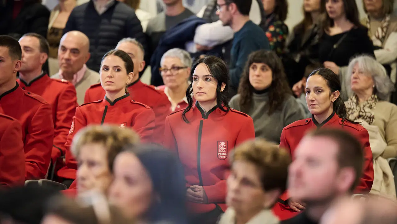 La presidenta de Navarra, Mar&iacute;a Chivite, preside el acto central del d&iacute;a del patr&oacute;n de la Polic&iacute;a Foral. PABLO LASAOSA