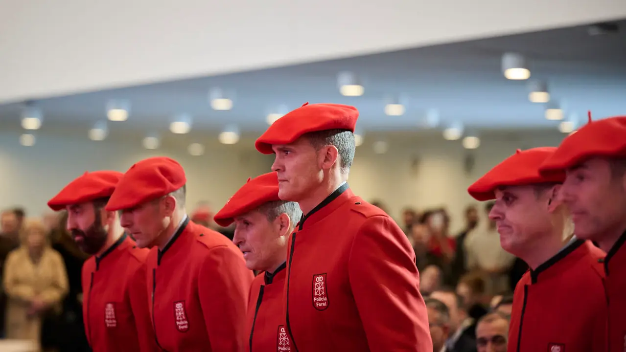 La presidenta de Navarra, Mar&iacute;a Chivite, preside el acto central del d&iacute;a del patr&oacute;n de la Polic&iacute;a Foral. PABLO LASAOSA