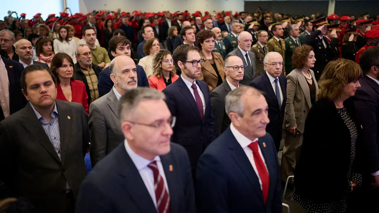 La presidenta de Navarra, Mar&iacute;a Chivite, preside el acto central del d&iacute;a del patr&oacute;n de la Polic&iacute;a Foral. PABLO LASAOSA