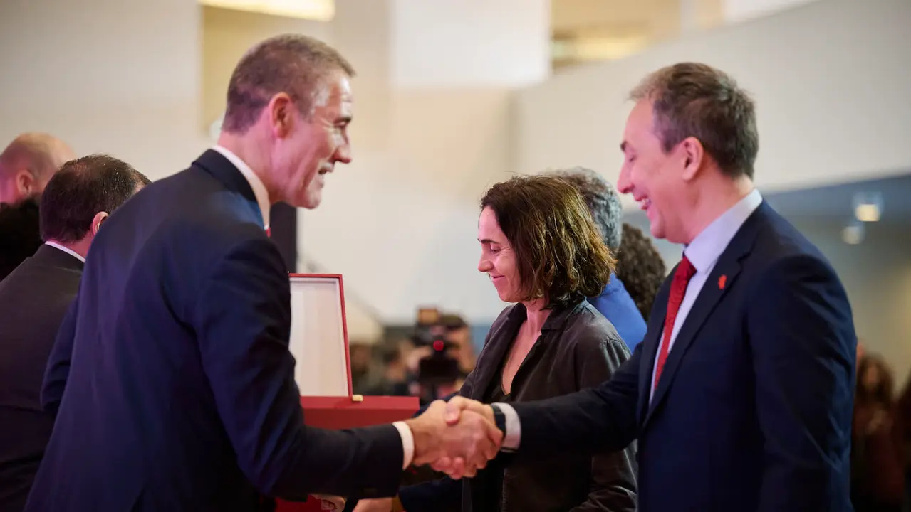 La presidenta de Navarra, Mar&iacute;a Chivite, preside el acto central del d&iacute;a del patr&oacute;n de la Polic&iacute;a Foral. PABLO LASAOSA