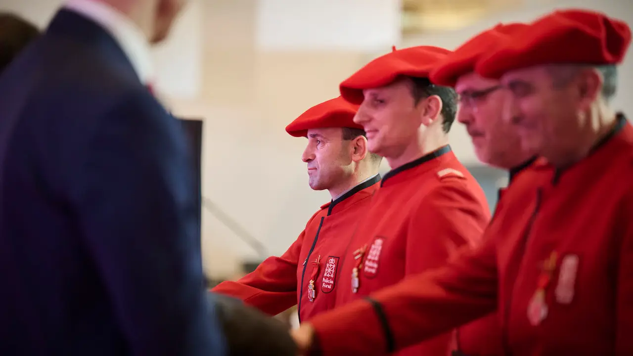 La presidenta de Navarra, Mar&iacute;a Chivite, preside el acto central del d&iacute;a del patr&oacute;n de la Polic&iacute;a Foral. PABLO LASAOSA