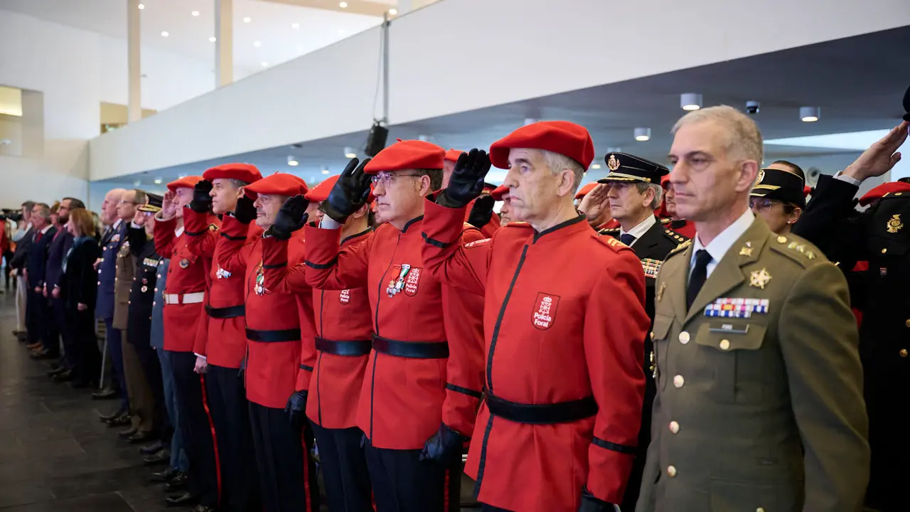 La presidenta de Navarra, Mar&iacute;a Chivite, preside el acto central del d&iacute;a del patr&oacute;n de la Polic&iacute;a Foral. PABLO LASAOSA