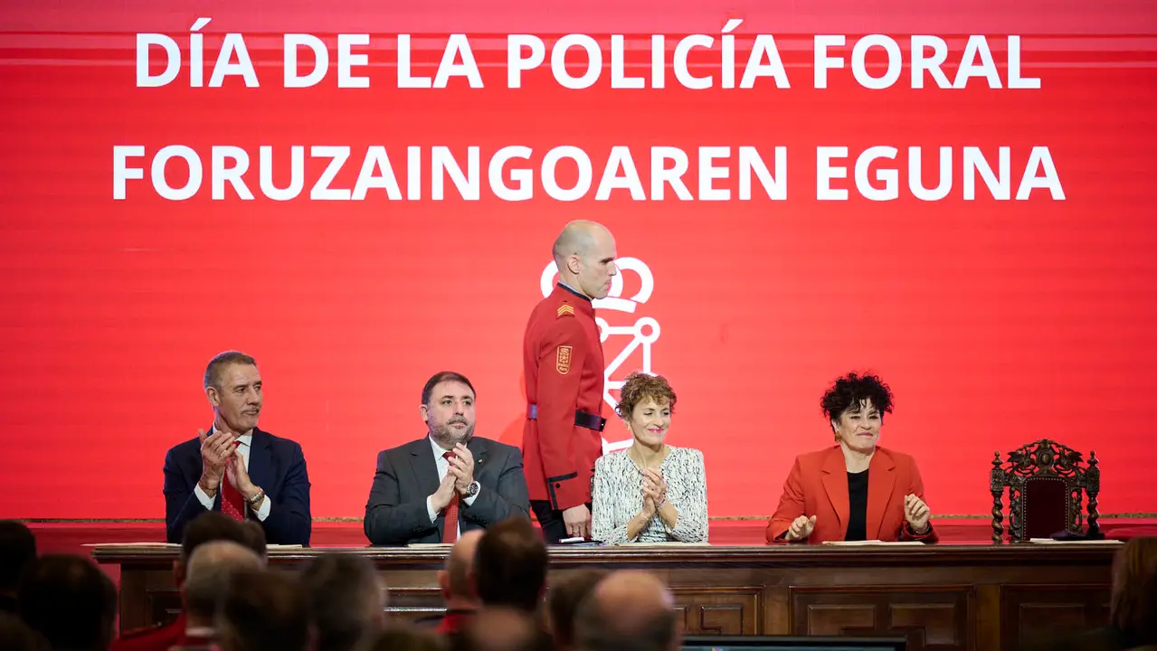 La presidenta de Navarra, Mar&iacute;a Chivite, preside el acto central del d&iacute;a del patr&oacute;n de la Polic&iacute;a Foral. PABLO LASAOSA