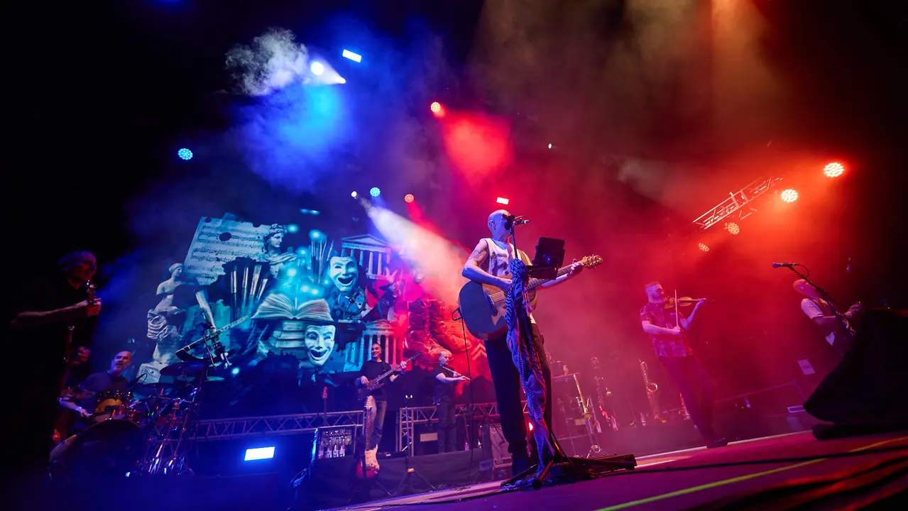 Concierto de Celtas Cortos dentro de su gira "40 a&ntilde;os Contando Cuentos" en el pabell&oacute;n Navarra Arena de Pamplona. I&Ntilde;IGO ALZUGARAY