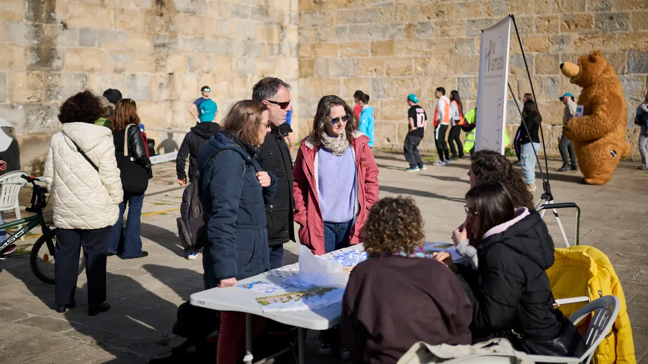 Evento Conexi&oacute;n Social Uni2, un encuentro social y deportivo, organizado por el alumnado del CI Burlada FP, orientado a "visibilizar distintas realidades de discapacidad y exclusi&oacute;n". PABLO LASAOSA