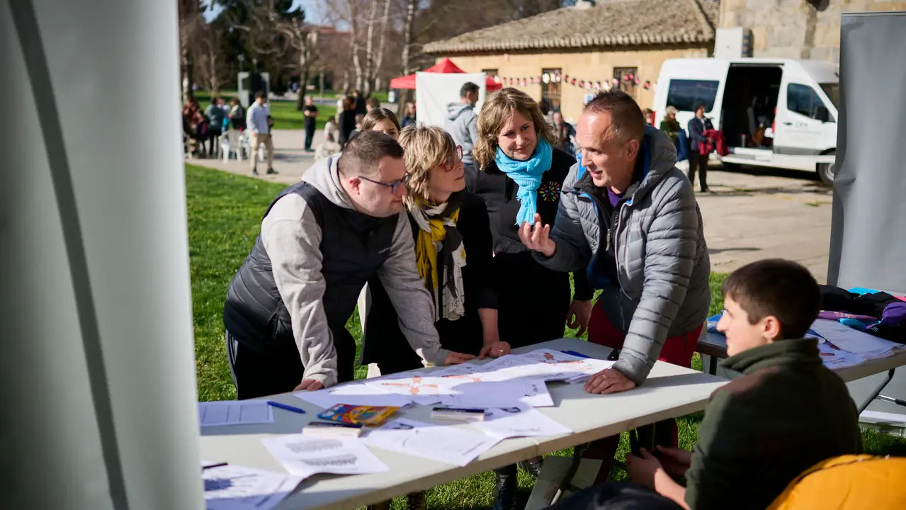 Evento Conexi&oacute;n Social Uni2, un encuentro social y deportivo, organizado por el alumnado del CI Burlada FP, orientado a "visibilizar distintas realidades de discapacidad y exclusi&oacute;n". PABLO LASAOSA